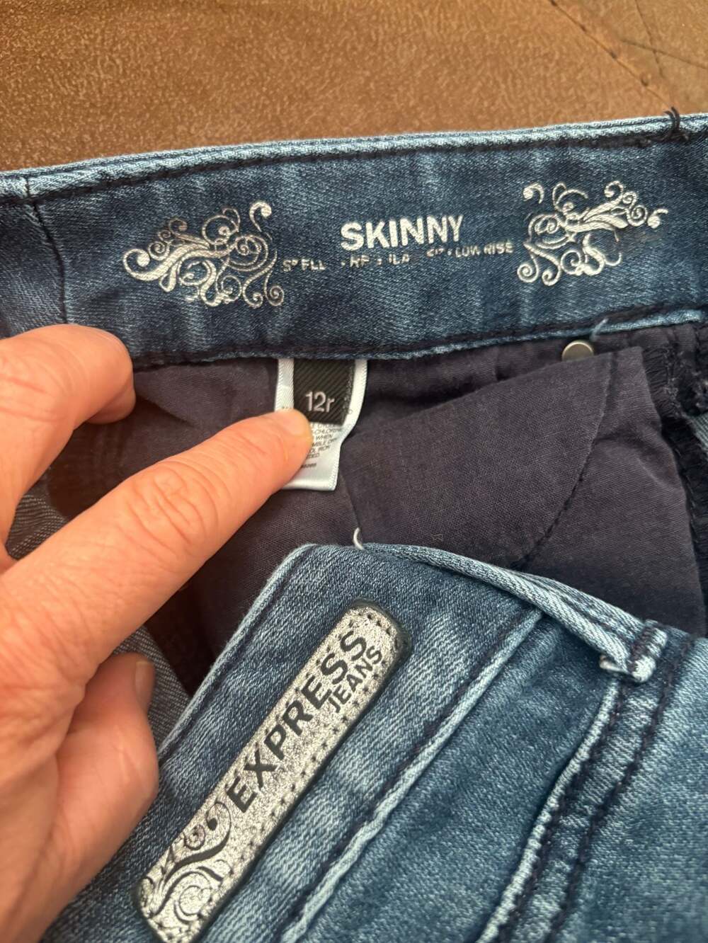 Lot of 3 Womens Designer Jeans - Levi's, American Eagle, and Express - Picture 7 of 7